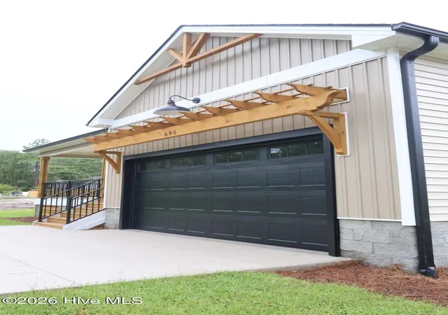 Photo 3 of Single family home for sale at 695 Stone Ridge Rd SW, Supply, NC 28462 | MLS# 100593081 | Listing updated on 2026-09-23