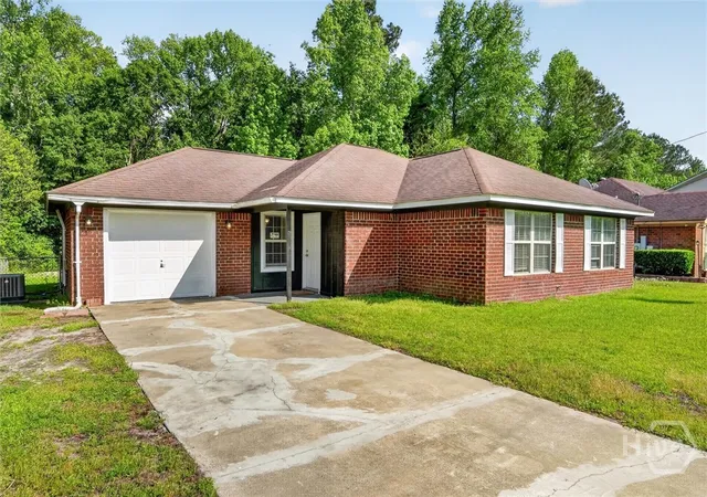 Homes for sale in Hinesville, GA | 815 Sagewood Dr, Hinesville, GA 31313 | MLS# SA352745