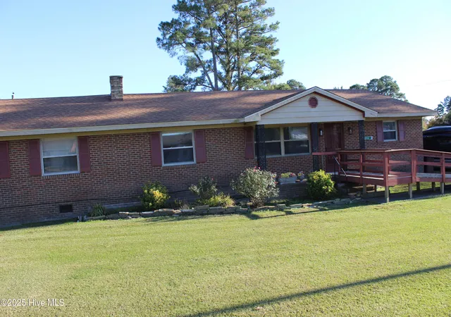 Homes for sale in Plymouth, NC | 2715 Us Hwy 64 W, Plymouth, NC 27962 | MLS# 100536122