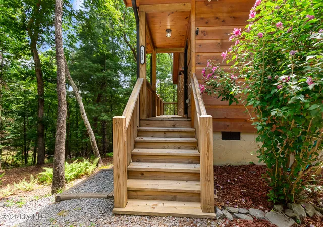 Photo 4 of Single family home for sale at 225 Dawsons Ln, Murphy, NC 28906 | MLS# 100591083 | Listing updated on 2026-08-18