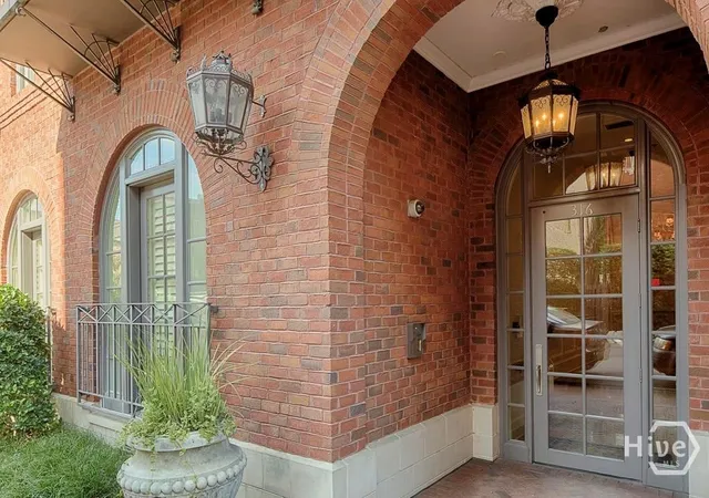 Homes for sale in Savannah, GA | 316 E State St #3B, Savannah, GA 31401 | MLS# SA354917