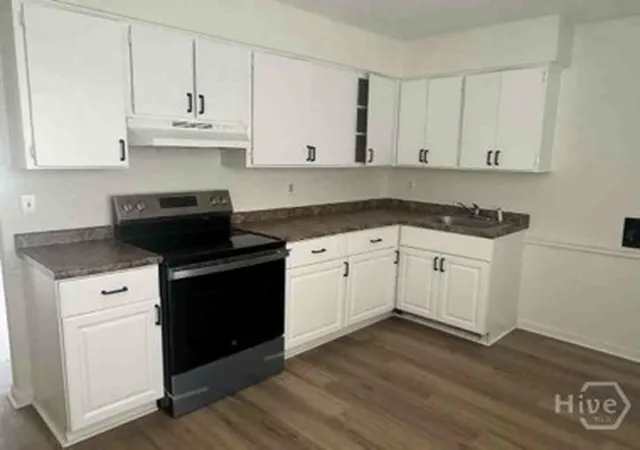 Listing Photo 4 - Condo for sale in building located at 2511 Oak Forest Dr, Savannah, GA 31404