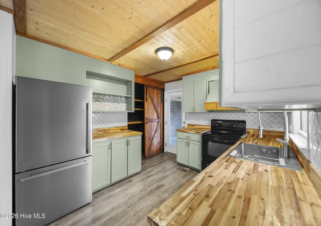 Photo 2 of Single family home for sale at 304 W Stanford St, Beulaville, NC 28518 | MLS# 100599681 | Listing updated on 2026-09-14
