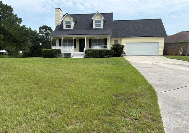 Photo 1 of Single family home for sale at 102 Stonebridge Ln, Savannah, GA 31410 | MLS# SA362519 | Listing updated on 2026-08-18