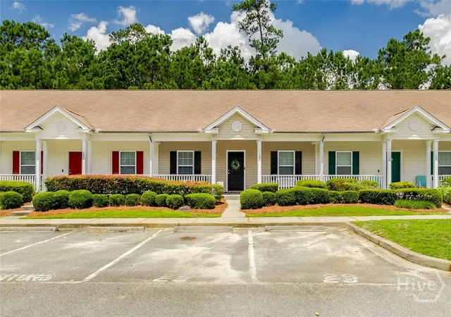 Homes for sale in Port Wentworth, GA | 29 Falkland Ave, Port Wentworth, GA 31407 | MLS# SA359554