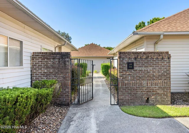 Photo 1 of Single family home for sale at 1002 Summerlin Fls Ct, Wilmington, NC 28412 | MLS# 100582218 | Listing updated on 2026-08-31