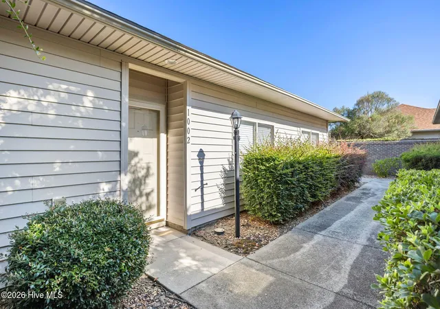 Photo 2 of Single family home for sale at 1002 Summerlin Fls Ct, Wilmington, NC 28412 | MLS# 100582218 | Listing updated on 2026-08-31