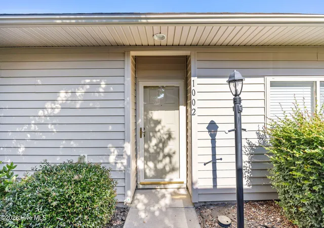 Photo 3 of Single family home for sale at 1002 Summerlin Fls Ct, Wilmington, NC 28412 | MLS# 100582218 | Listing updated on 2026-08-31