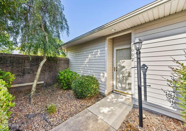 Photo 3 of Single family home for sale at 1002 Summerlin Fls Ct, Wilmington, NC 28412 | MLS# 100582218 | Listing updated on 2026-08-31
