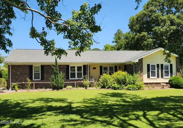 Photo 1 of Single family home for sale at 706 Hedrick Blvd, Morehead City, NC 28557 | MLS# 100533839 | Listing updated on 2026-08-18