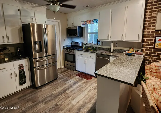 Photo 3 of Single family home for sale at 706 Hedrick Blvd, Morehead City, NC 28557 | MLS# 100533839 | Listing updated on 2026-08-18