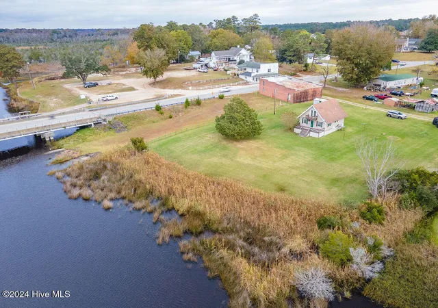 Photo 2 of Single family home for sale at 110 Wetherington Landing Rd, Stella, NC 28582 | MLS# 100477156 | Listing updated on 2026-09-30