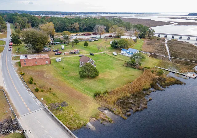 Photo 3 of Single family home for sale at 110 Wetherington Landing Rd, Stella, NC 28582 | MLS# 100477156 | Listing updated on 2026-09-30