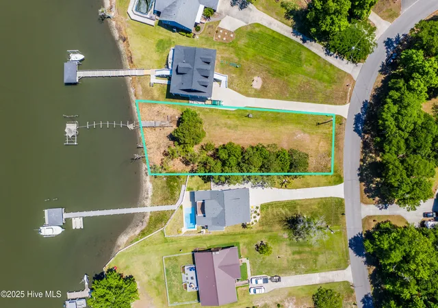 1st image of 527 Chadwick Shores Dr, Sneads Ferry, NC 28460 | MLS# 100557496