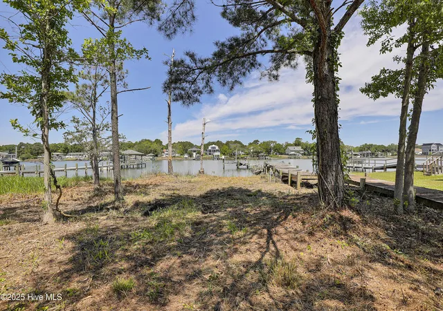 2nd image of 527 Chadwick Shores Dr, Sneads Ferry, NC 28460 | MLS# 100557496