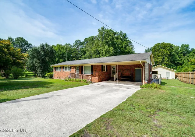 Photo 3 of Single family home for sale at 241 N Monk St, Magnolia, NC 28453 | MLS# 100591648 | Listing updated on 2026-09-22
