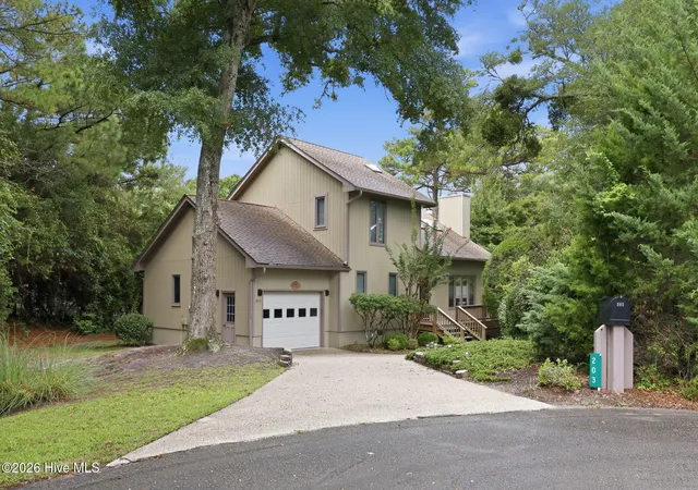 Photo 2 of Single family home for sale at 203 Lagoon Ct, Emerald Isle, NC 28594 | MLS# 100595616 | Listing updated on 2026-08-18