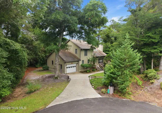 Photo 3 of Single family home for sale at 203 Lagoon Ct, Emerald Isle, NC 28594 | MLS# 100595616 | Listing updated on 2026-08-18