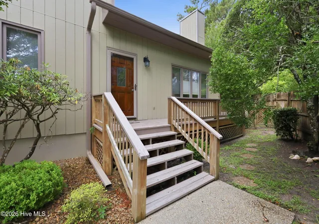 Photo 4 of Single family home for sale at 203 Lagoon Ct, Emerald Isle, NC 28594 | MLS# 100595616 | Listing updated on 2026-10-01