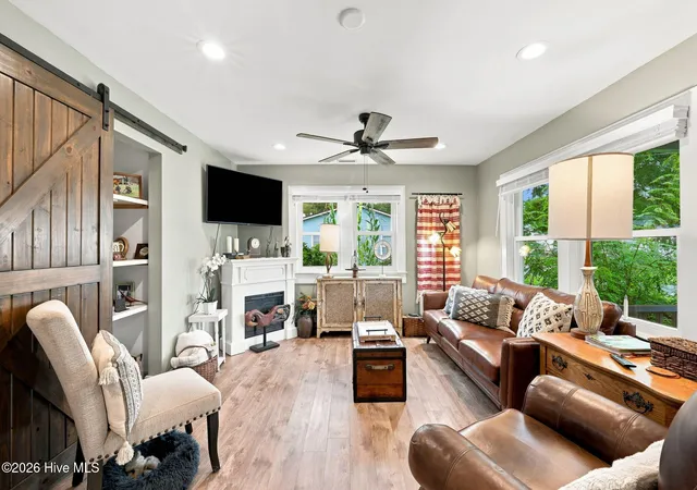 Photo 2 of Single family home for sale at 102 Ellington St, New Bern, NC 28560 | MLS# 100594128 | Listing updated on 2026-09-15