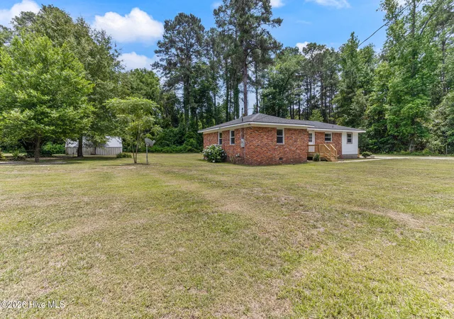 Homes for sale in Maxton, NC | 108 Mcnatt St, Maxton, NC 28364 | MLS# 100583542