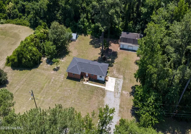 Homes for sale in Maxton, NC | 108 Mcnatt St, Maxton, NC 28364 | MLS# 100583542