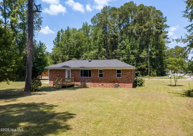 Homes for sale in Maxton, NC | 108 Mcnatt St, Maxton, NC 28364 | MLS# 100583542