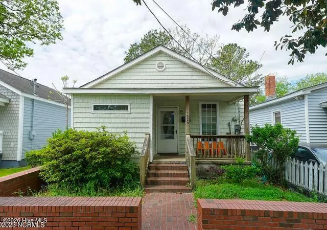 Photo 1 of Single family home for sale at 620 S 13th Street, Wilmington, NC 28401 | MLS# 100579951 | Listing updated on 2026-08-18