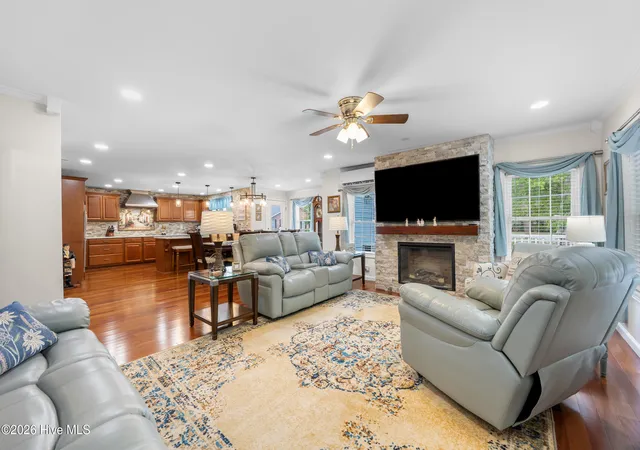Photo 4 of House for sale at 1988 W Lake Shore Dr, Wilmington, NC 28401 | MLS# 100596128 | Listing updated on 2026-08-18