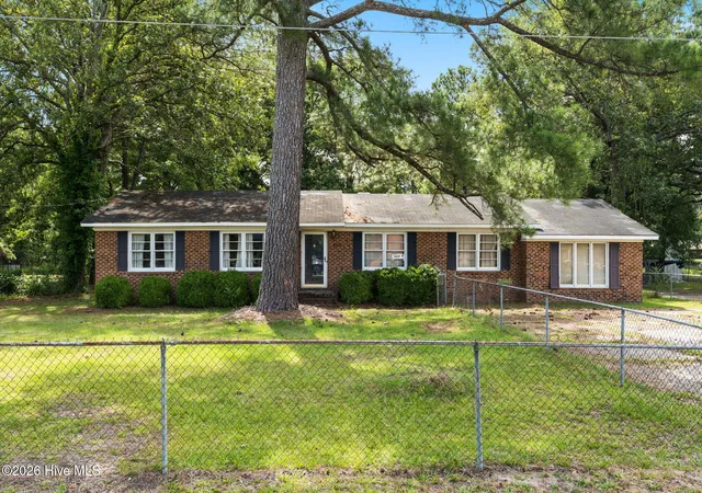 Photo 1 of Single family home for sale at 402 5th Street, Bladenboro, NC 28320 | MLS# 100591499 | Listing updated on 2026-08-29
