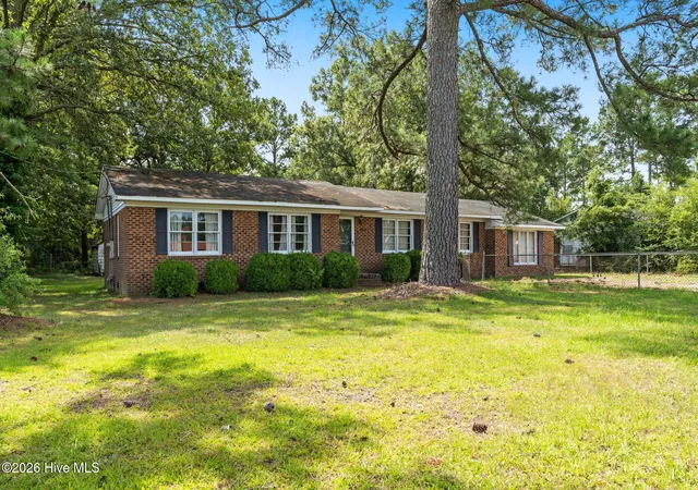 Photo 4 of Single family home for sale at 402 5th Street, Bladenboro, NC 28320 | MLS# 100591499 | Listing updated on 2026-08-29