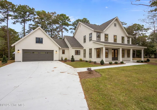 Photo 3 of Single family home for sale at 135 Indian Trl, Beaufort, NC 28516 | MLS# 100540986 | Listing updated on 2026-09-13
