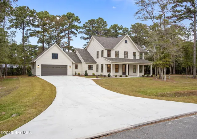 Photo 3 of Single family home for sale at 135 Indian Trl, Beaufort, NC 28516 | MLS# 100540986 | Listing updated on 2026-09-13
