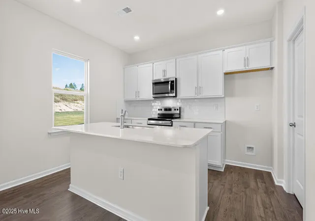 Photo 5 of Single family home for sale at 305 Maddox Dr, Aberdeen, NC 28315 | MLS# 100587160 | Listing updated on 2026-08-18
