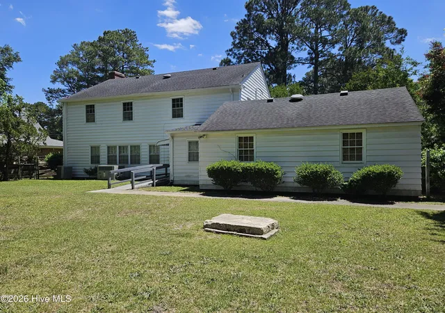 Photo 3 of Single family home for sale at 605 W Cutchin St, Clinton, NC 28328 | MLS# 100574202 | Listing updated on 2026-08-18