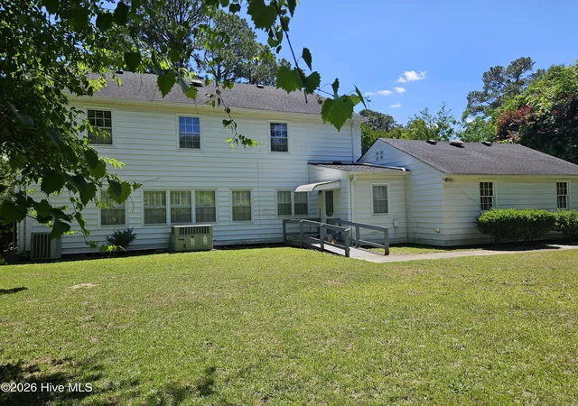 Photo 4 of Single family home for sale at 605 W Cutchin St, Clinton, NC 28328 | MLS# 100574202 | Listing updated on 2026-08-18