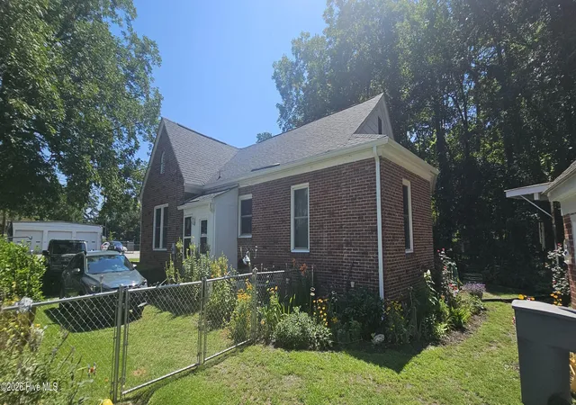 Photo 3 of Single family home for sale at 301 W Jackson St, Rich Square, NC 27869 | MLS# 100592647 | Listing updated on 2026-08-18