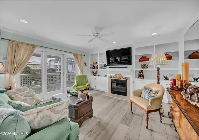 Listing Photo 5 - Condo for sale in building located at 116 S Lumina Ave, Wrightsville Beach, NC 28480 - Unit #Unit A