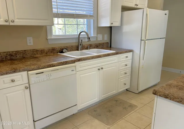 Photo 4 of Single family home for sale at 115 NW 20th Street, Oak Island, NC 28465 | MLS# 100589420 | Listing updated on 2026-08-18