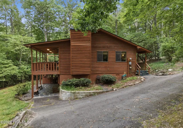 Photo 2 of Single family home for sale at 221 Chatto Loop, Murphy, NC 28906 | MLS# 100592236 | Listing updated on 2026-08-18