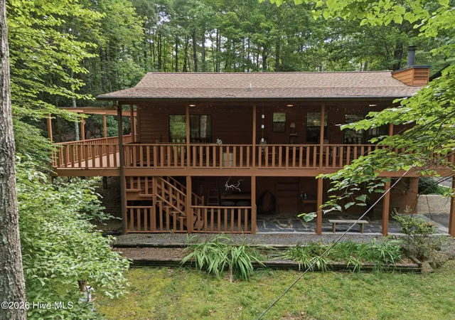 Photo 5 of Single family home for sale at 221 Chatto Loop, Murphy, NC 28906 | MLS# 100592236 | Listing updated on 2026-08-18