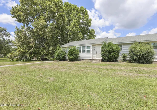Photo 2 of Multi family home for sale at 309 311 Starling St, Jacksonville, NC 28540 | MLS# 100593907 | Listing updated on 2026-08-05