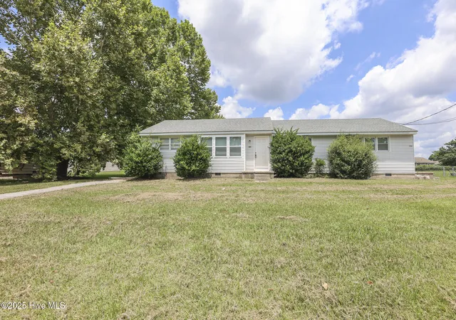 Listing Photo 4 - Condo for sale in building located at 309-311 Starling St, Jacksonville, NC 28540