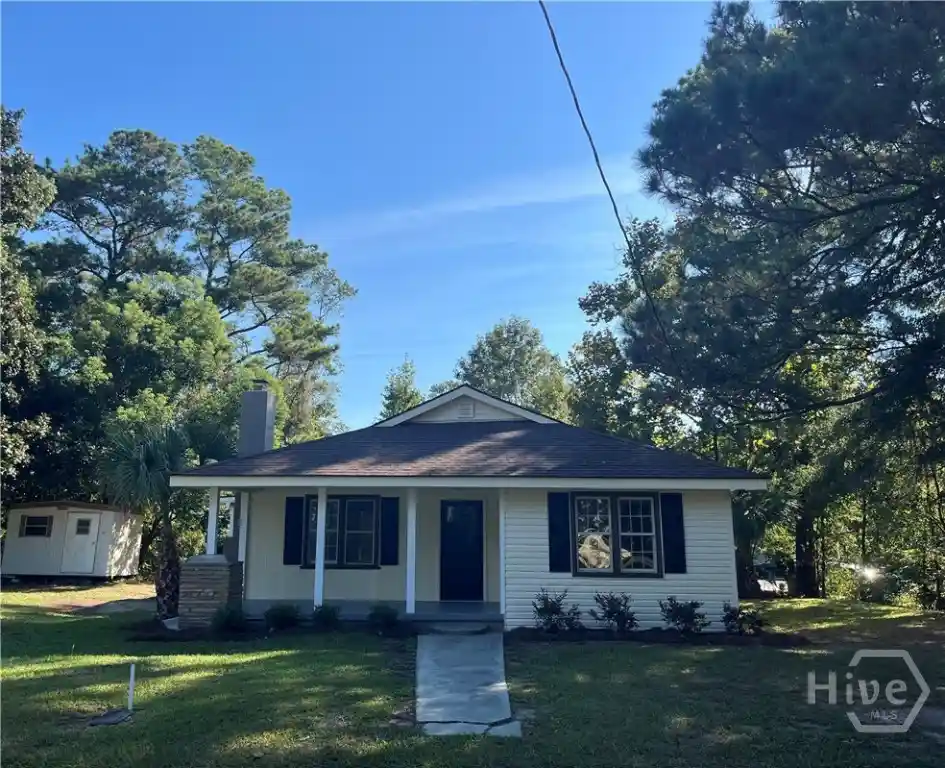 Photo 1 of Single family home for sale at 2610 Dogwood Ave, Savannah, GA 31404 | MLS# SA365291 | Listing updated on 2026-09-28