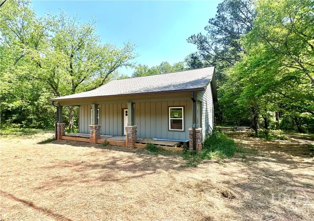 Homes for sale in Carlton, GA | 6476 Hwy 72, Carlton, GA 30627 | MLS# CL355355
