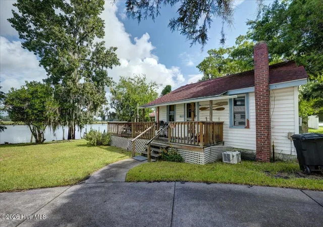 Photo 1 of Single family home for sale at 1298 Brices Crk Rd, New Bern, NC 28562 | MLS# 100593686 | Listing updated on 2026-09-17