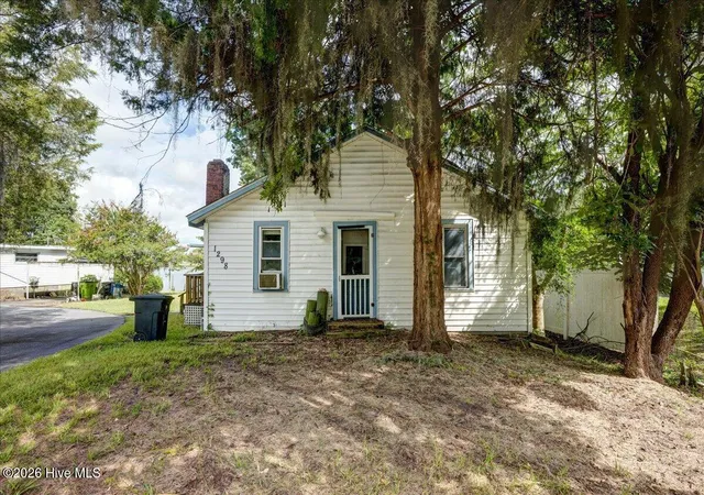 Photo 3 of Single family home for sale at 1298 Brices Crk Rd, New Bern, NC 28562 | MLS# 100593686 | Listing updated on 2026-09-17