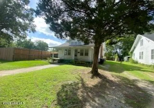 Photo 2 of Single family home for sale at 411 E Baker St, Tarboro, NC 27886 | MLS# 100595023 | Listing updated on 2026-09-03