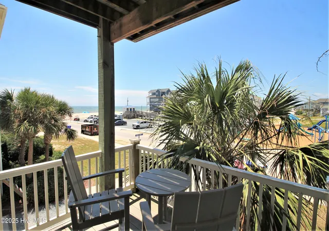 Photo 3 of Townhouse for sale at 215 Summer Winds Pl, Surf City, NC 28445 | MLS# 100579553 | Listing updated on 2026-09-30