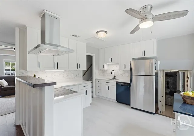 Photo 2 of Single family home for sale at 105 Montford Ct, Savannah, GA 31410 | MLS# SA361129 | Listing updated on 2026-09-09